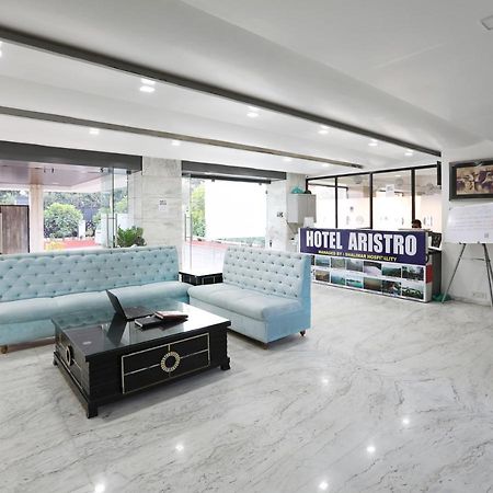 לונבלה Hotel Aristro מראה חיצוני תמונה