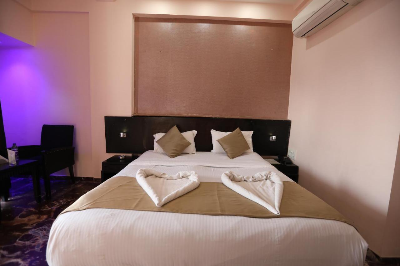 לונבלה Hotel Aristro מראה חיצוני תמונה