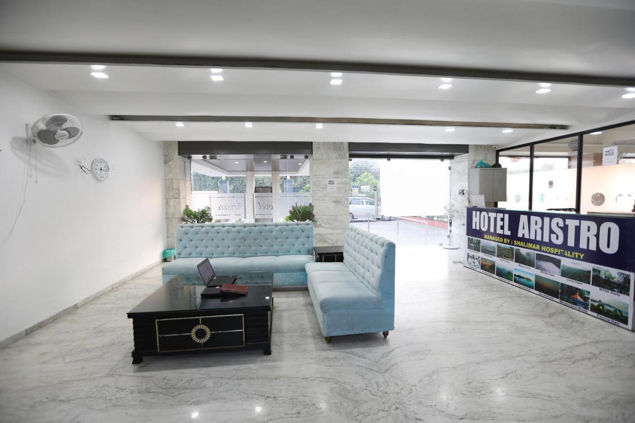 לונבלה Hotel Aristro מראה חיצוני תמונה