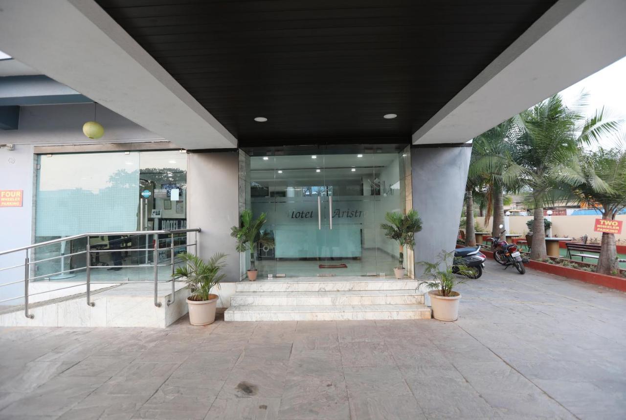 לונבלה Hotel Aristro מראה חיצוני תמונה