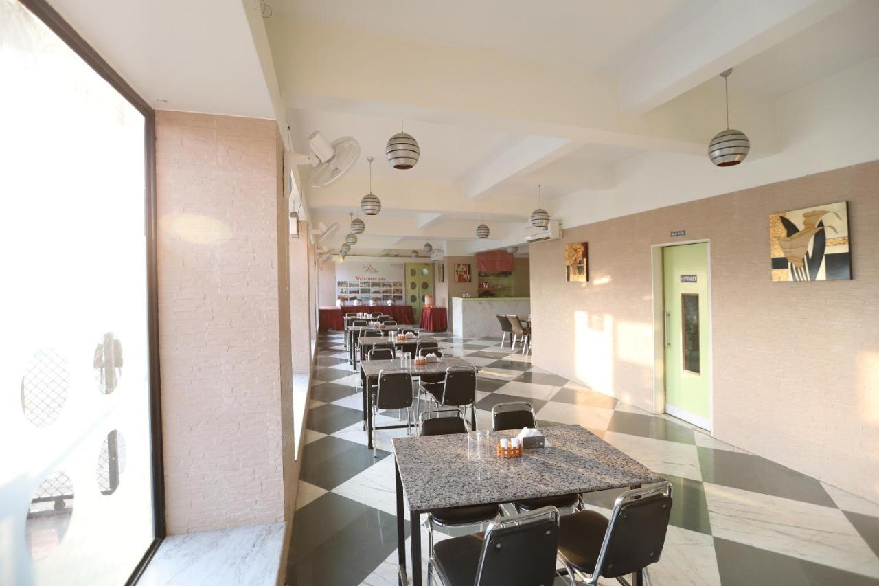 לונבלה Hotel Aristro מראה חיצוני תמונה