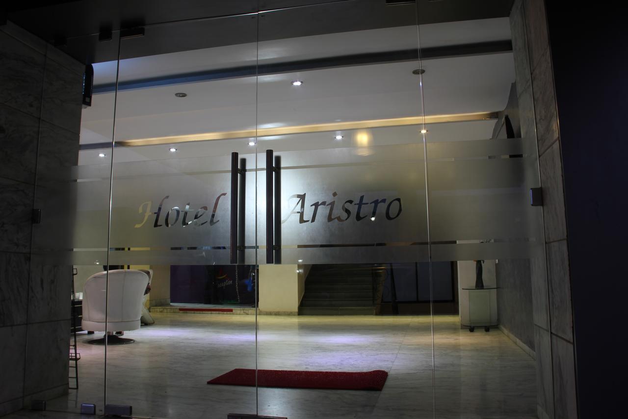 לונבלה Hotel Aristro מראה חיצוני תמונה